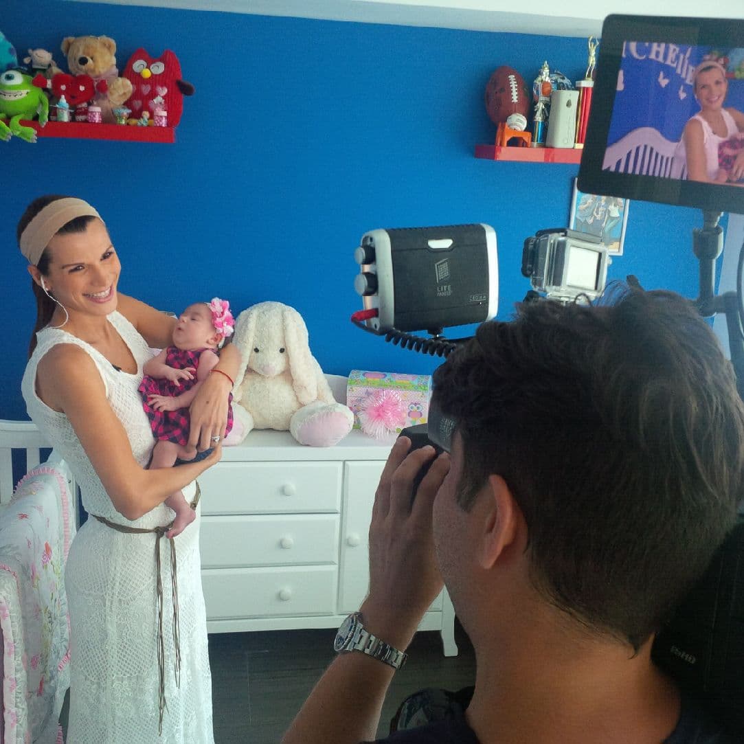 El 20 de junio, Alan y Cristy nos abrieron las puertas de su casa para la primera aparición de su bebita en televisión.