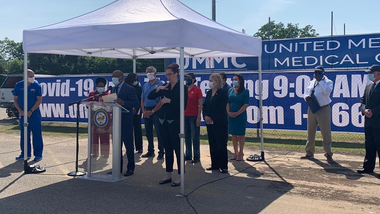 La clínica está ubicada e el Barnett Sports Complex, 6800 Fairway Dr, al
<a href="https://www.univision.com/local/houston-kxln/arrestan-a-sospechoso-de-disparar-y-matar-a-su-madre-al-sureste-de-houston-video">sureste de Houston.</a> El horario para atender a las personas es de 9 a.m. a 4 p.m.