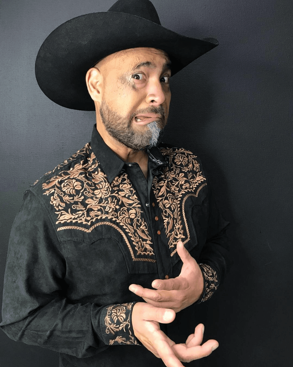 Cómo olvidar el día que
<b>El Pelón</b> se disfrazó de su compa
<b>El Feo.</b> Se ve igualito, ¿no lo creen?