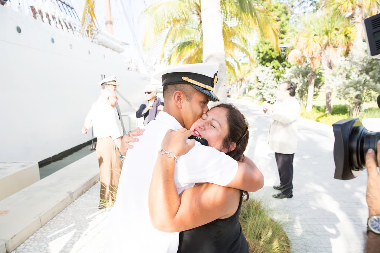 Manlio, 23, is already taller than his mother, who remembered him chubby, with lots of hair and boisterous.