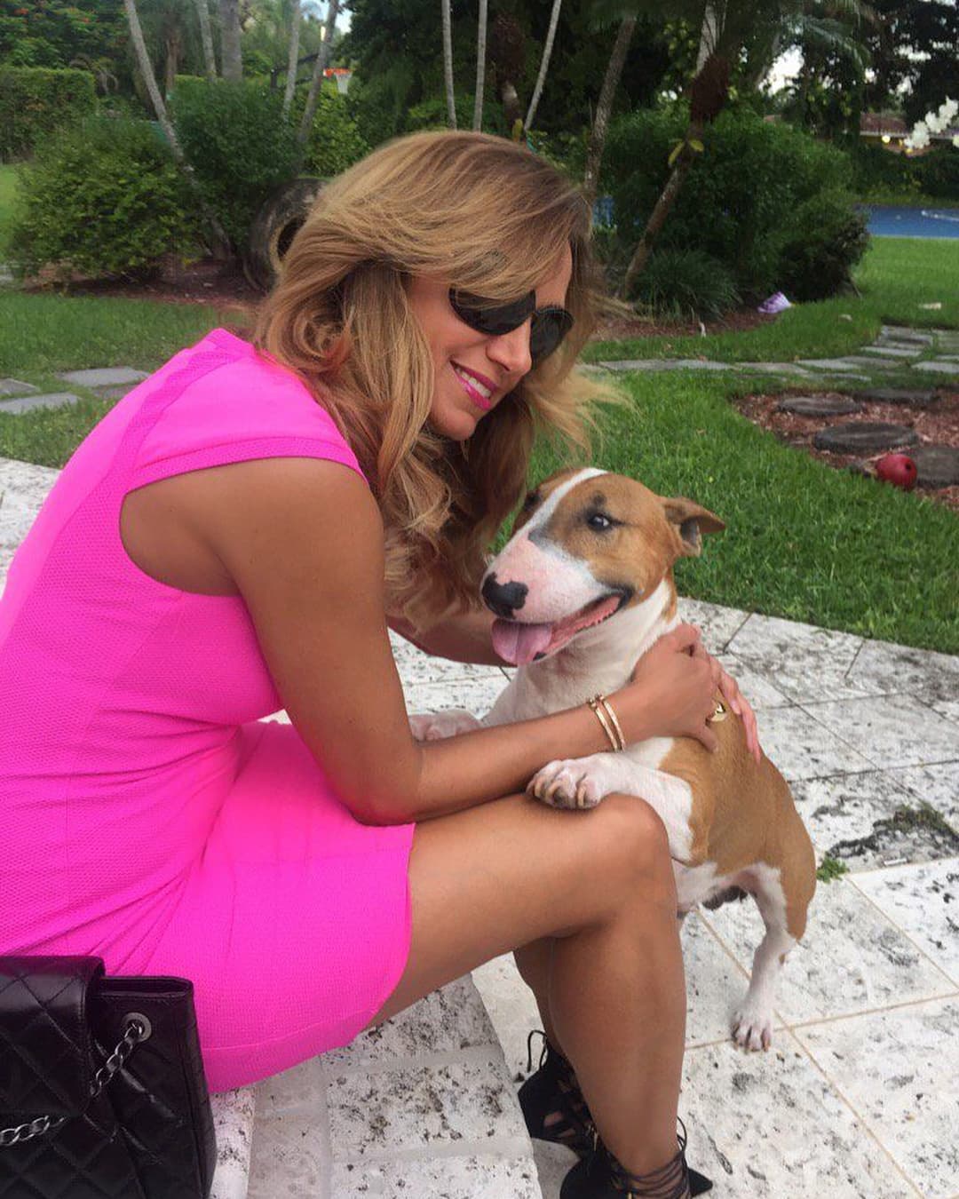 “Si han visto a este perro en Miami, por favor contáctenme. Necesitamos su ayuda. ¡Manténganse alerta por favor! A cualquiera que lo encuentre será recompensado. ¡Gracias!”.