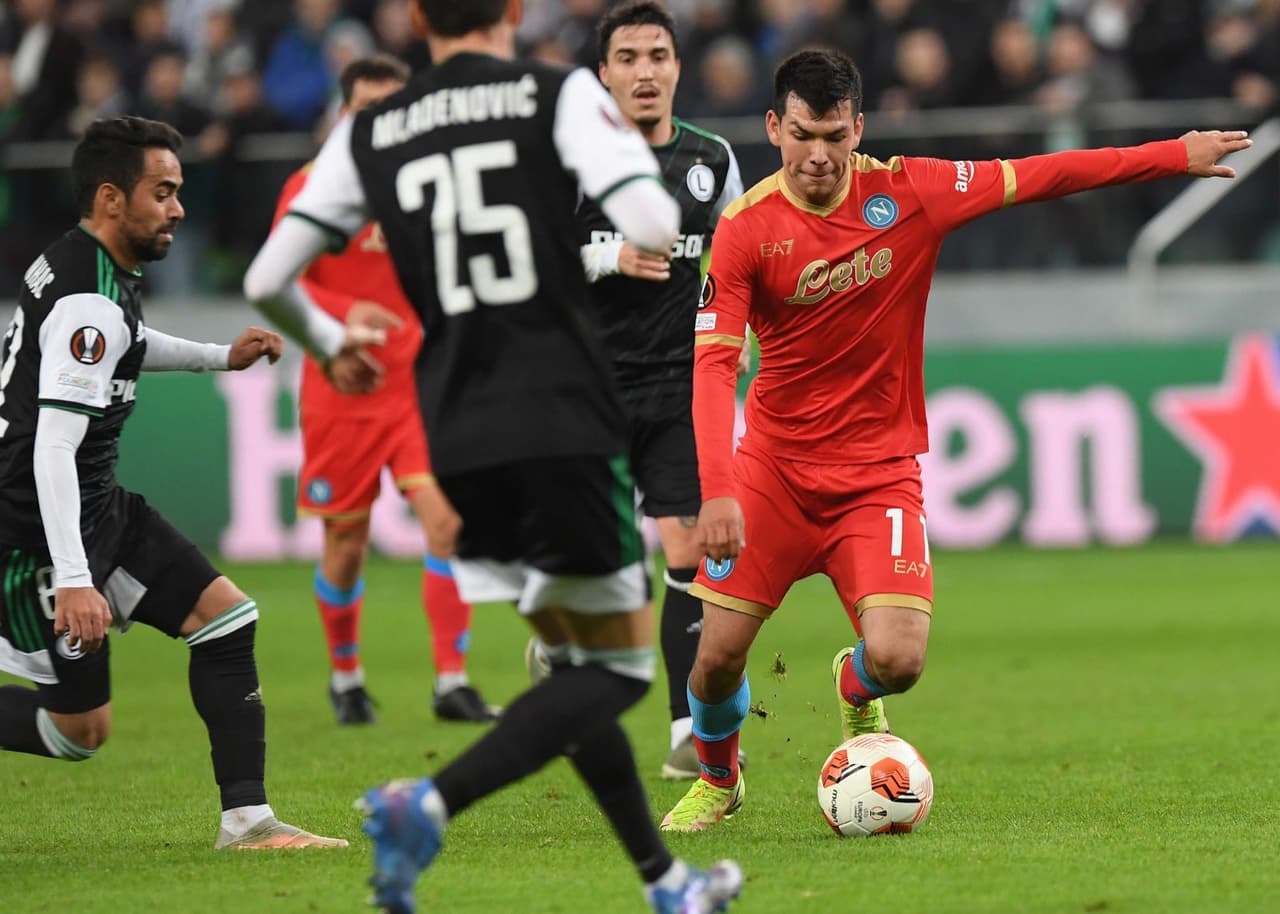 Napoli se impone al Legia Warsay 4-1 durante la cuarta Jornada en la UEFA Europa League. Zielinski (51') y Mertens (75') de penal, Hirving Lozano (78') y Adam Ounas (90') le dieron el triunfo a la escuadra visitante, mientras que para la escuadra local, Mahir Emreli anotó el único tanto en solitario.