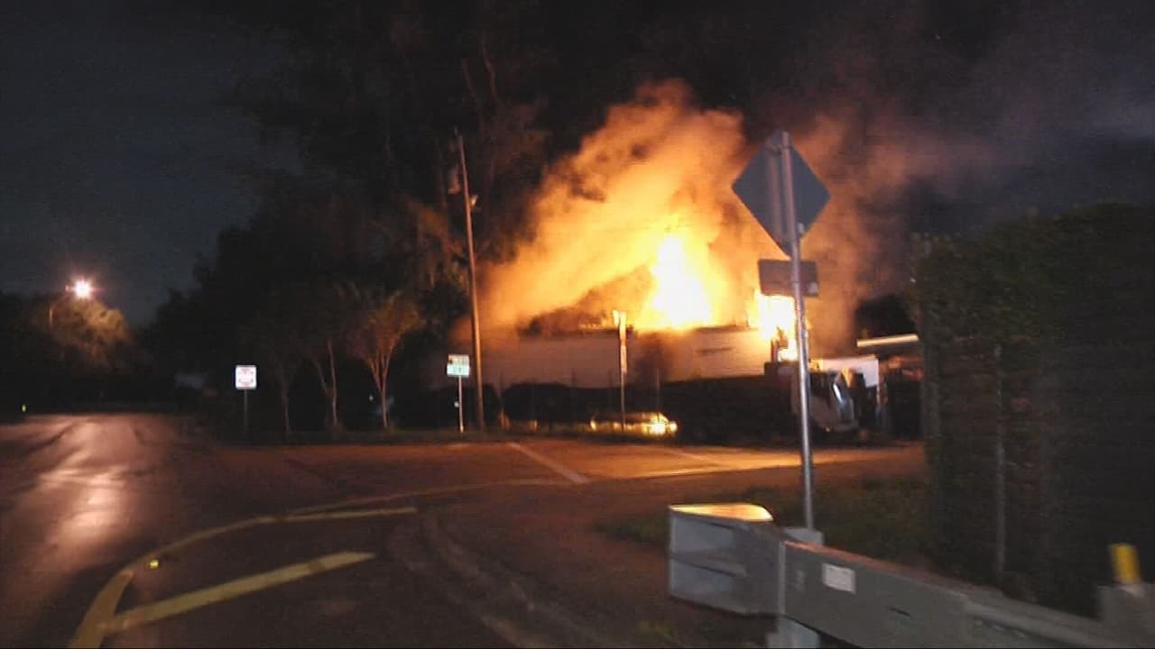 Incendio de gran magnitud consume una casa móvil en West Little River
