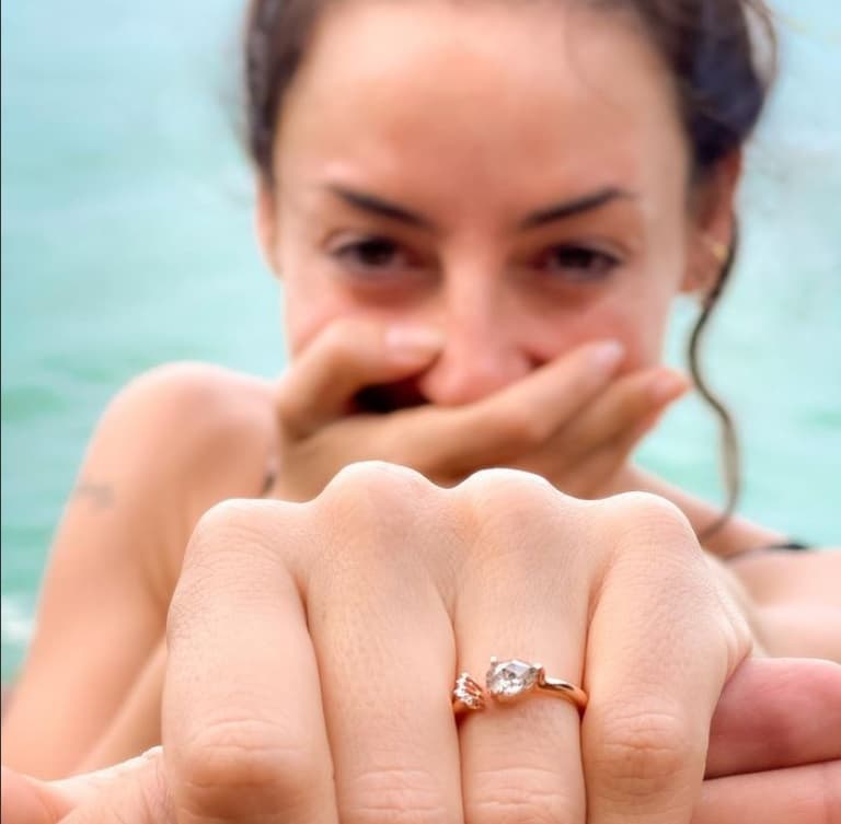 El 12 de agosto una joyería publicó imágenes de Marimar con un anillo que le regaló Jerónimo, según detalló la cuenta. Pese a que se desconoce si es de compromiso, lo lleva puesto en la mano izquierda, específicamente en el dedo anular.