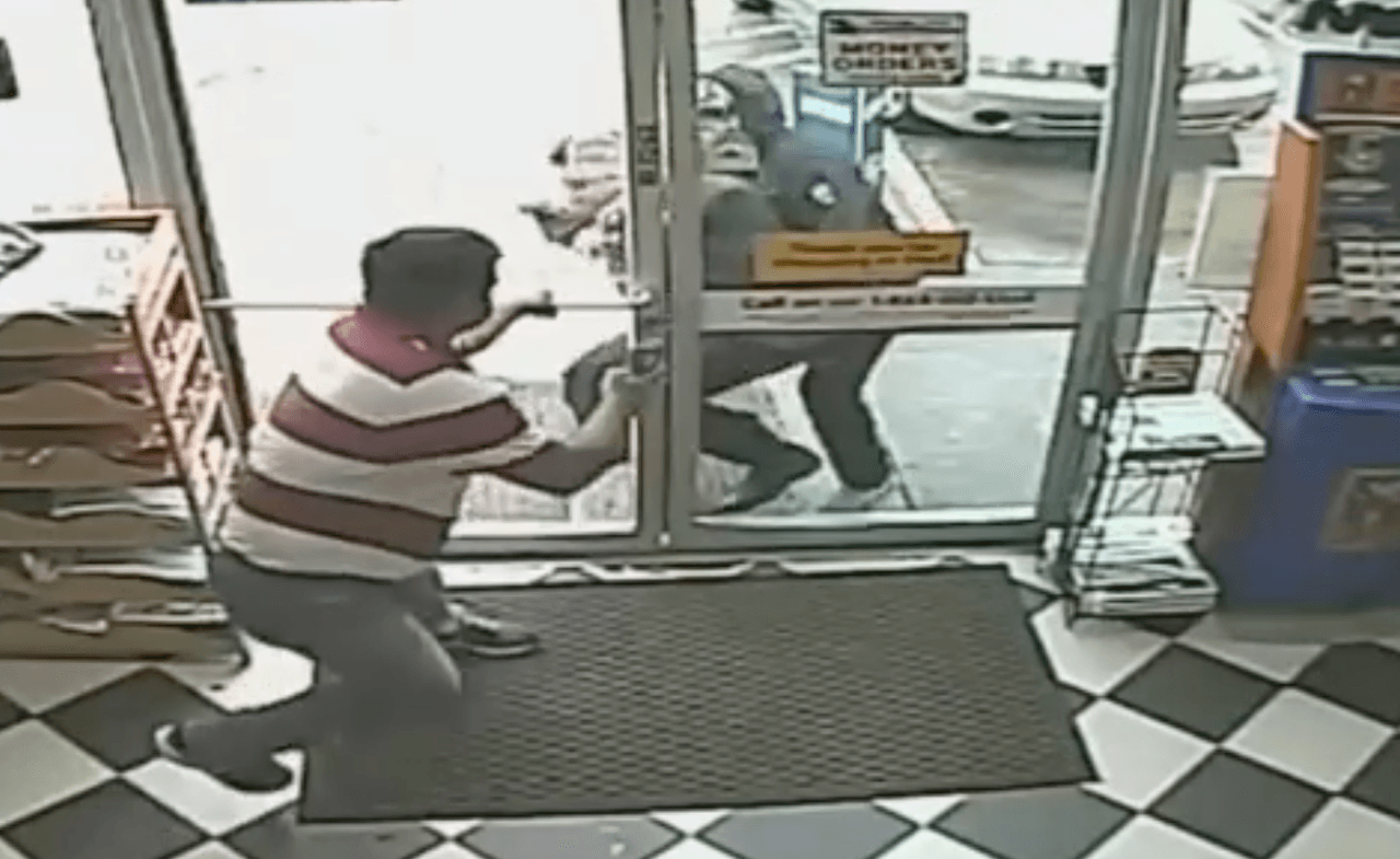 Fugitivo con máscara de esqueleto es parte de una red de ladrones de joyas en Texas