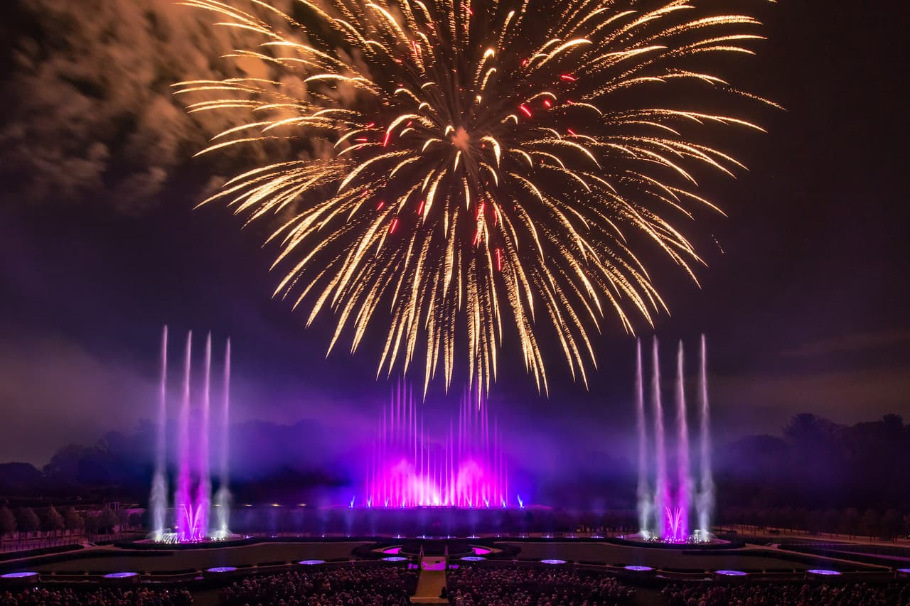 <b>Celebra con el color de Longwood Gardens</b>. El popular jardín botánico de Kennett Square celebra el espíritu de Estados Unidos el 3 de julio de 2021, con selecciones musicales, agua vertiginosa y una gran exhibición de fuegos artificiales.