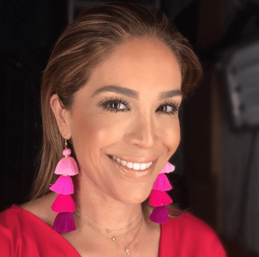 Fuera fleco, todo para atrás, ¡y a presumir los coquetos aretes!