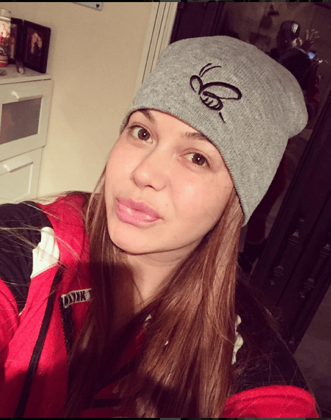 Chiquis siempre lleva looks muy sencillos y naturales. Ella no se intimida si una cámara la capta con poco maquillaje.