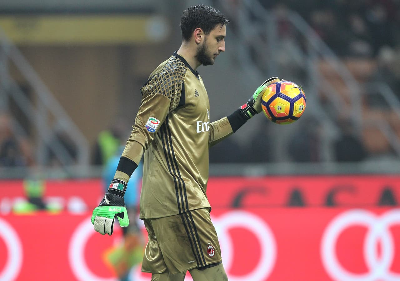 2. Gianluigi Donnarumma (17 años) - Portero - A.C. Milan