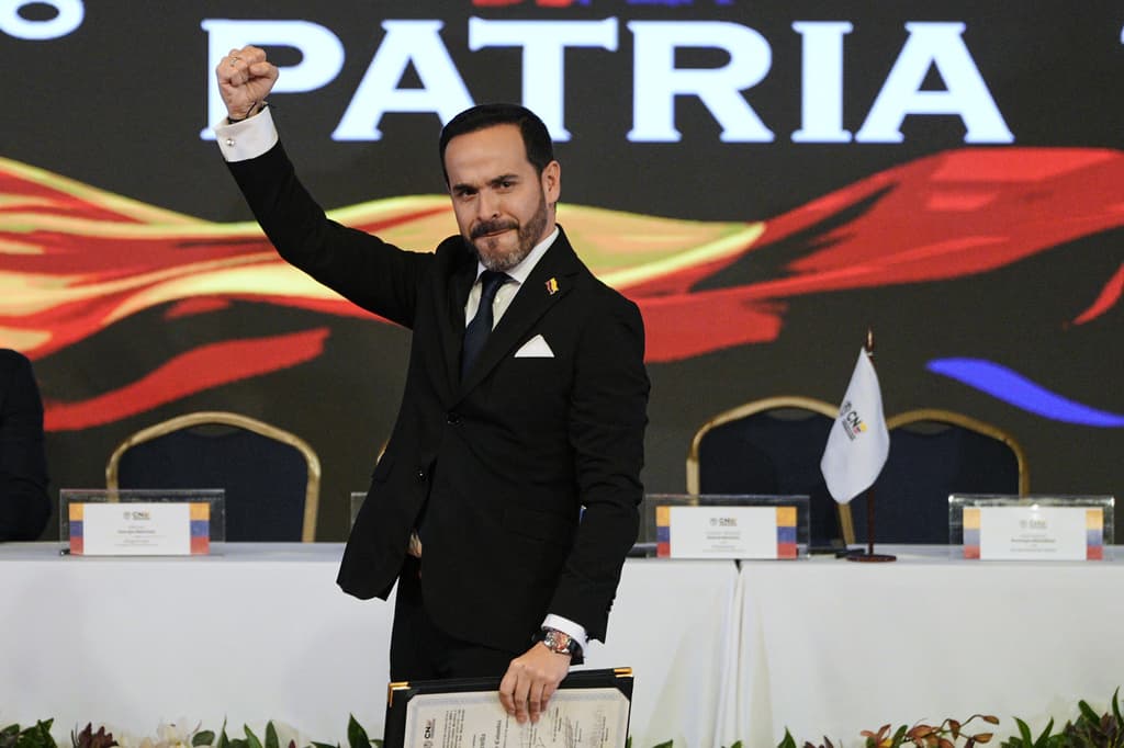 Acusaciones de golpe de Estado, tiranía, corrupción y una transición congelada: ¿Qué pasa en Colombia?