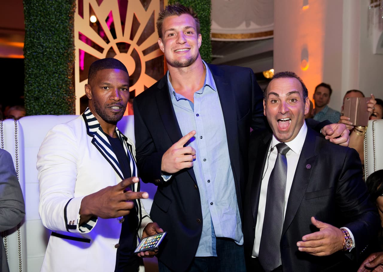 Según el
<i>Boston Globe</i>, Gronkowski se interpretó a sí mismo en la película del 2015,
<i>Entourage</i>, y participó en los films del 2017,
<i>The Clapper </i>y
<i> Deported</i>, donde interpreta al personaje "Party Guy Jake".