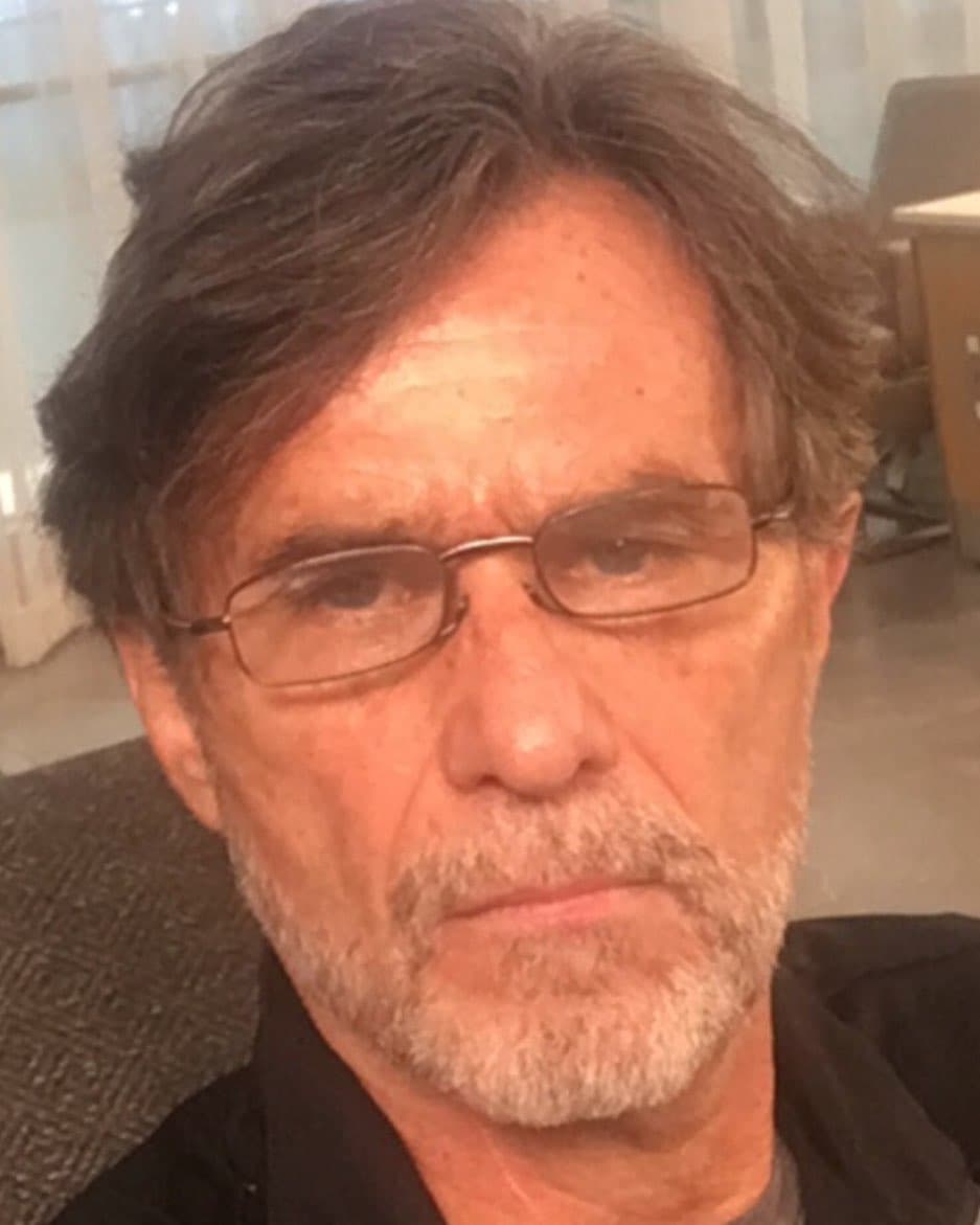 Además, reconoció que ya es tiempo de "soltar" a su fallecida esposa y se dijo estar dispuesto a los cambios que se han presentado en su vida.
<br>