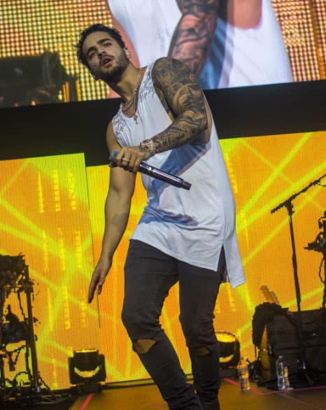 También publica varias fotos sobre sus presentaciones y conciertos por todo Latinoamérica.