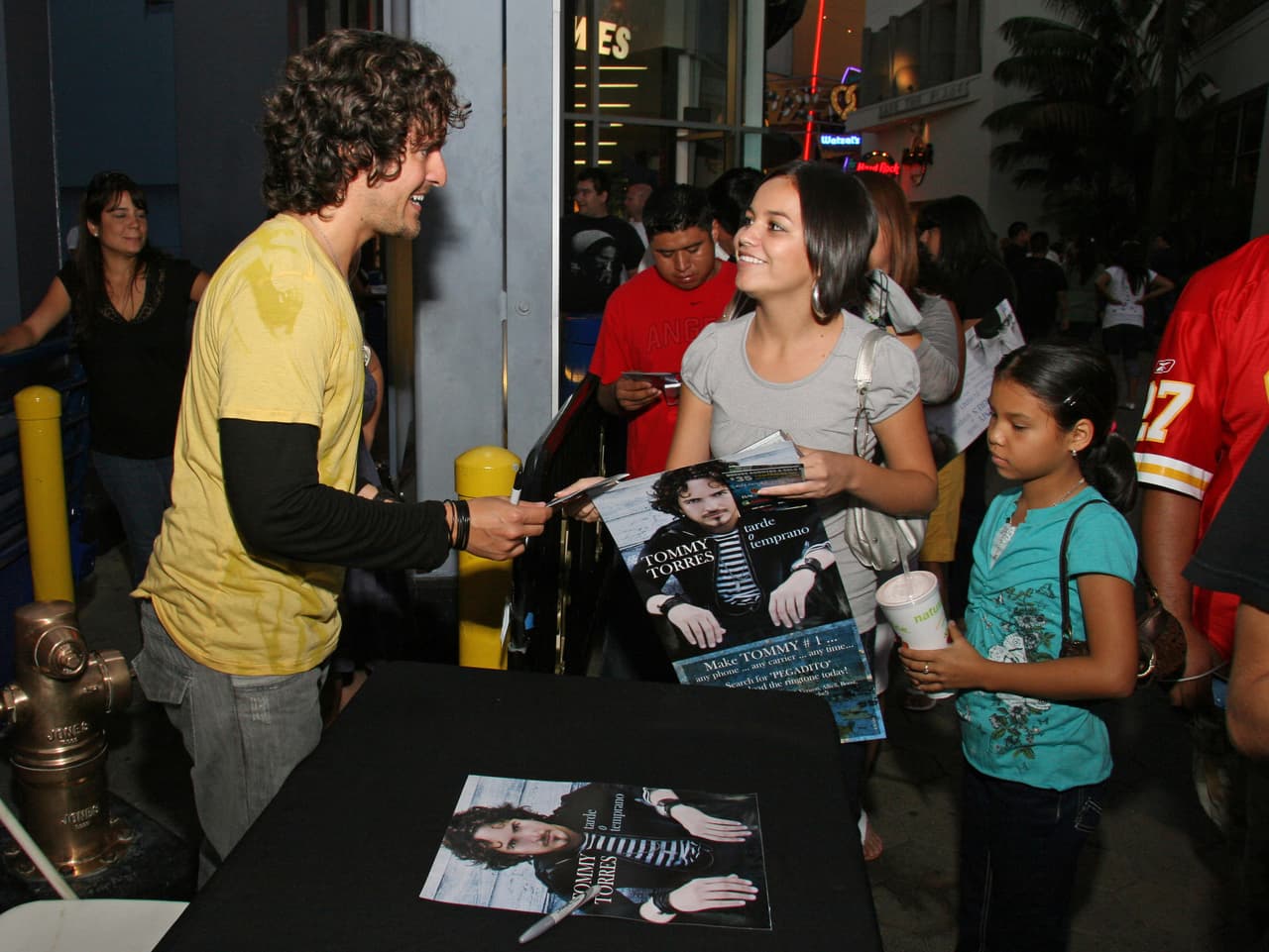 Tommy Torres siempre ha sido un artista muy agradecido con sus fans, pues sabe que sin ellos él no estaría en la posicón que está ahora.
