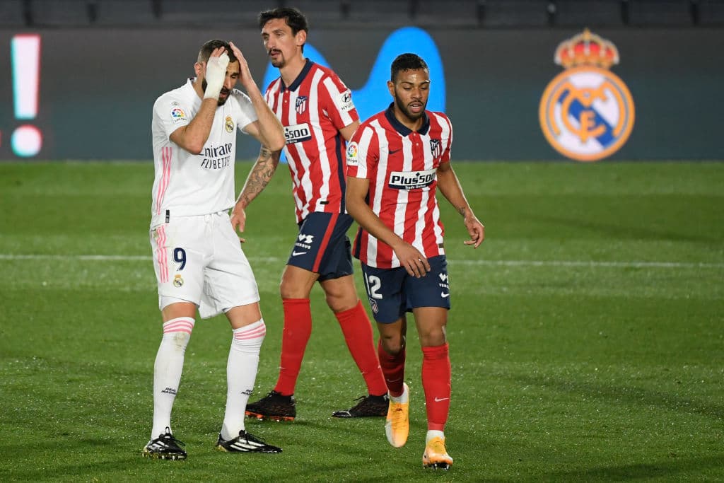 Casemiro (15’) abrió el marcador valiéndose de un descuido del mexicano. Jan Oblak (63’) empujó el balón al fondo de su propio arco luego de un venenoso disparo de Carvajal. Los del ‘Cholo’ cerraran la jornada en la cima de la competición española.