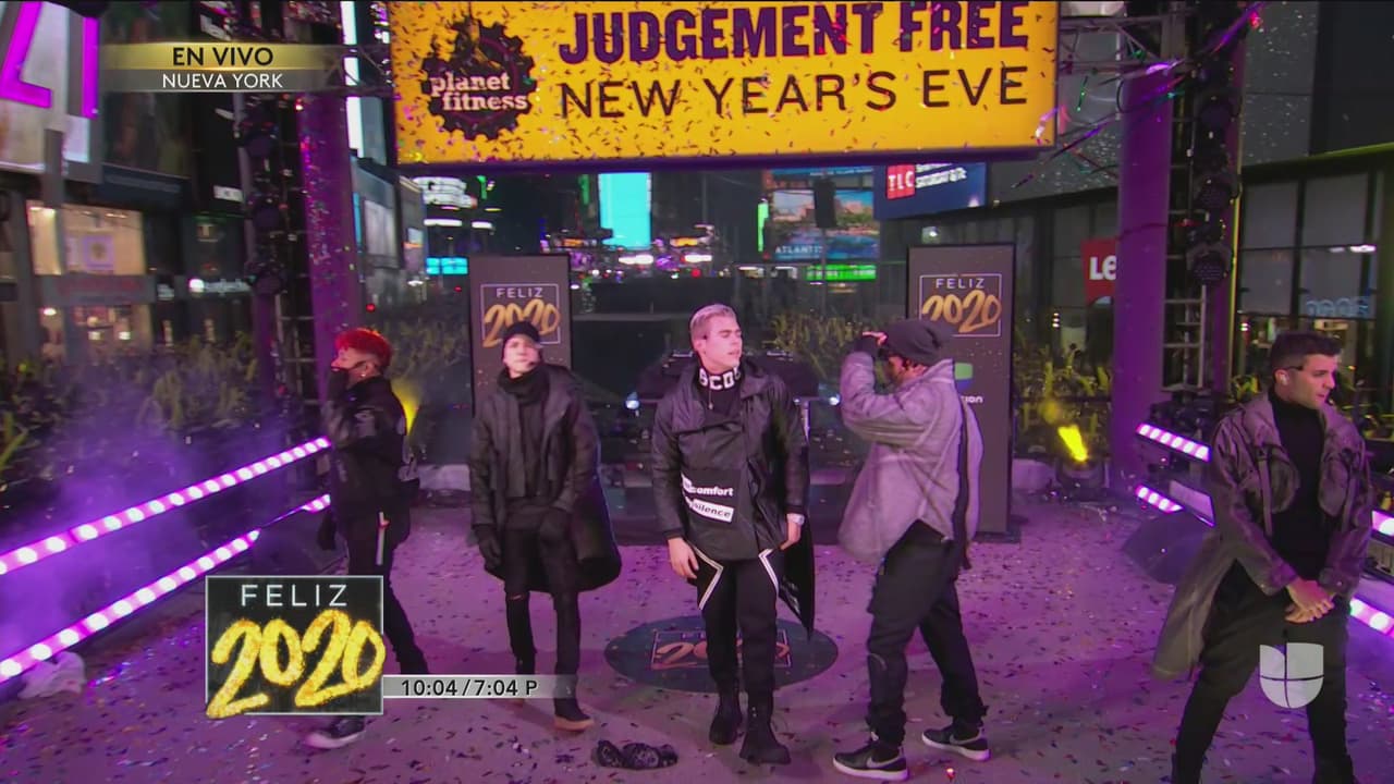 Los chicos enloquecieron a sus fans, quienes llevaban horas alistando su lugar para verlos en vivo.