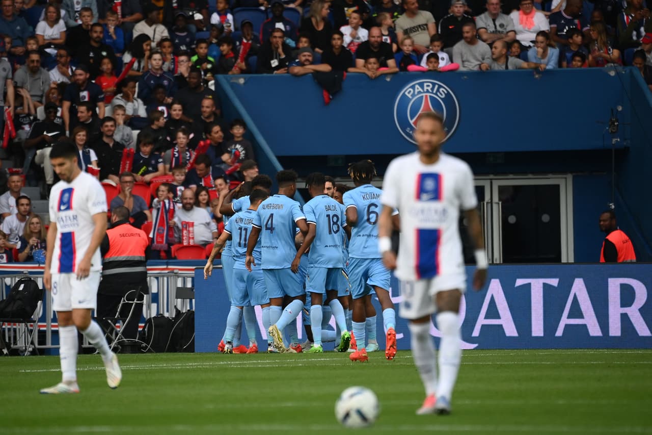 PSG remontó para vencer 4-3 al Troyes con goles de Carlos Soler, Lionel Messi, Neymar y Kylian Mbappé en la Jornada 13 de la Ligue 1.
