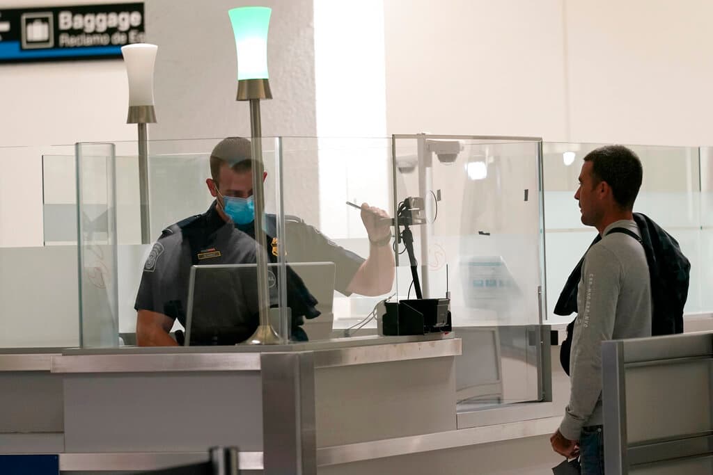 Un fallo del Segundo Circuito de Apelaciones de EEUU permitirá a la Patrulla Fronteriza puedan inspeccionar manualmente los teléfonos de viajeros