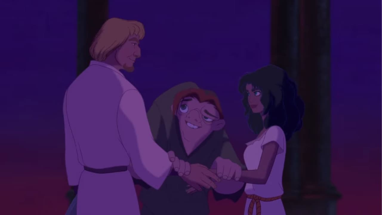 Al final Quasimodo les da su bendición a sus amigos Esmeralda y Febo de estar juntos.