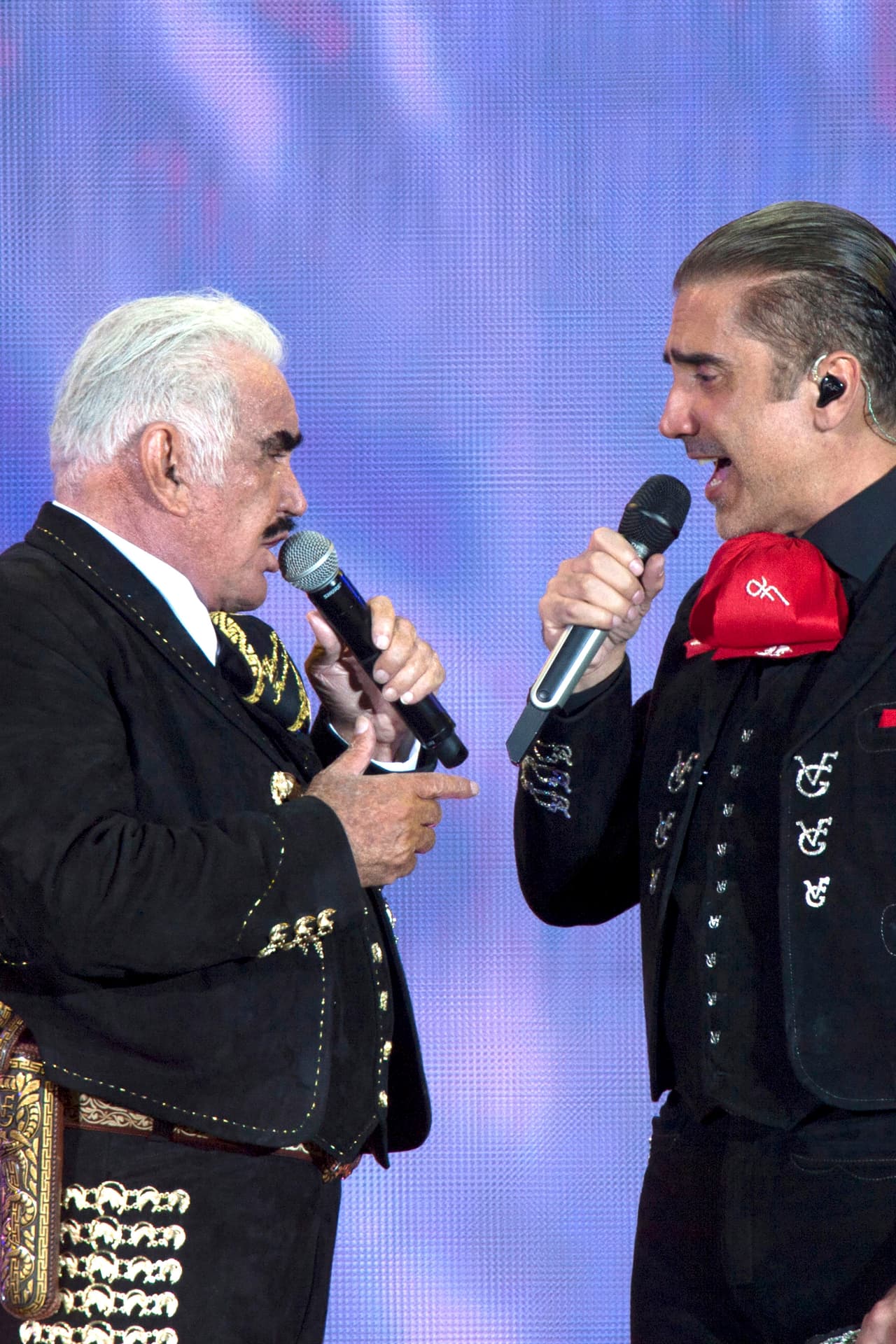 Alejandro Fernández es hijo de Vicente Fernández, 'El Charro de Huentitán’, quien a sus 79 años es toda una leyenda en lo que a música ranchera se refiere.