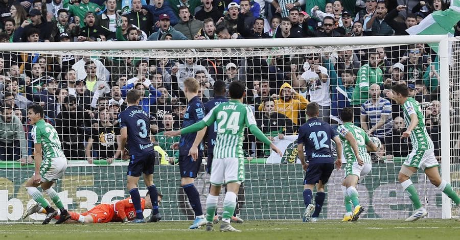 El Betis regaló a sus aficionados un partidazo, anotando tres goles ante la Real Sociedad y sumando tres puntos a su favor. El ex-americanista, Guido Rodríguez, debutó en cancha, mientras que Andrés Guardado realizó una asistencia. Lainez no vio minutos en el campo.