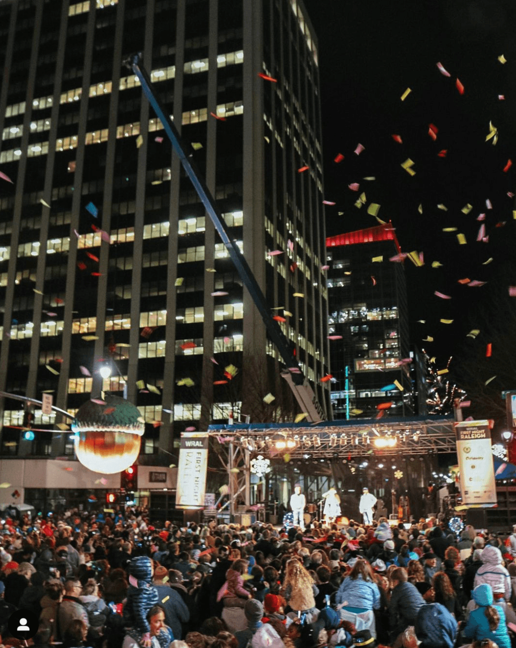 <b>First Night Raleigh 2021: </b>"Todos los eventos especiales y reuniones al aire libre de más de 50 personas fueron cancelados hasta el 31 de marzo de 2021", informó la ciudad de Raleigh.