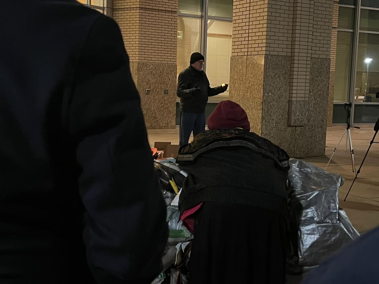 Realizan vigilia por todas las personas sin hogar que han perdido la vida en el condado de Sacramento y piden acciones para reducir el número de muertes.