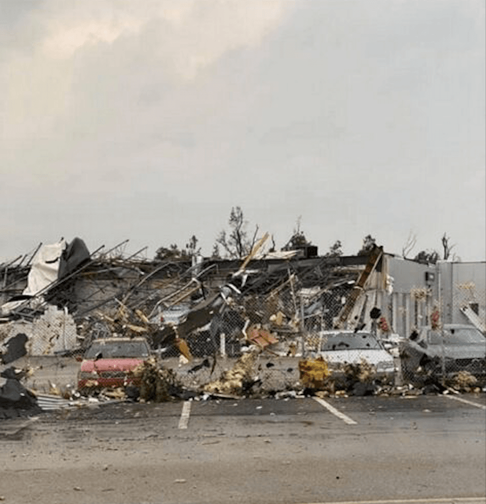 Un tornado confirmado arrasó el área de Bensalem / Trevose en el condado de Bucks.