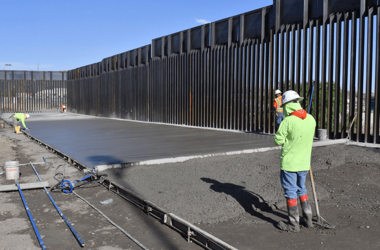 Demasiado alto y sin permisos: el muro fronterizo construido en Nuevo México será peleado en corte
