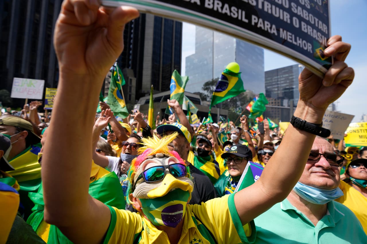 Partidarios del presidente brasileño Jair Bolsonaro se reúnen en el Día de la Independencia en São Paulo, Brasil, el martes 7 de septiembre de 2021. (Foto AP/Andre Penner)