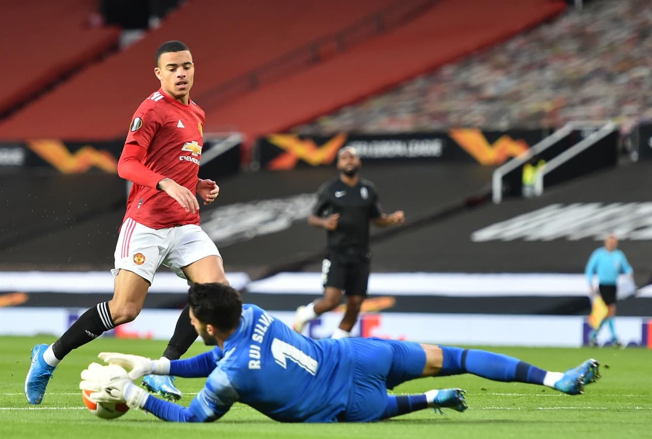 Manchester United derrota a Granada durante el partido de regreso en los Cuartos de Final de la UEFA Europa League, sumando un global de 4-0 y pisando fuerte para la Semifinal que se jugará el jueves 29 de abril. Los goles de este partido fueron a cargo de Edinson Cavani (6') y Jesús Vallejo (90').