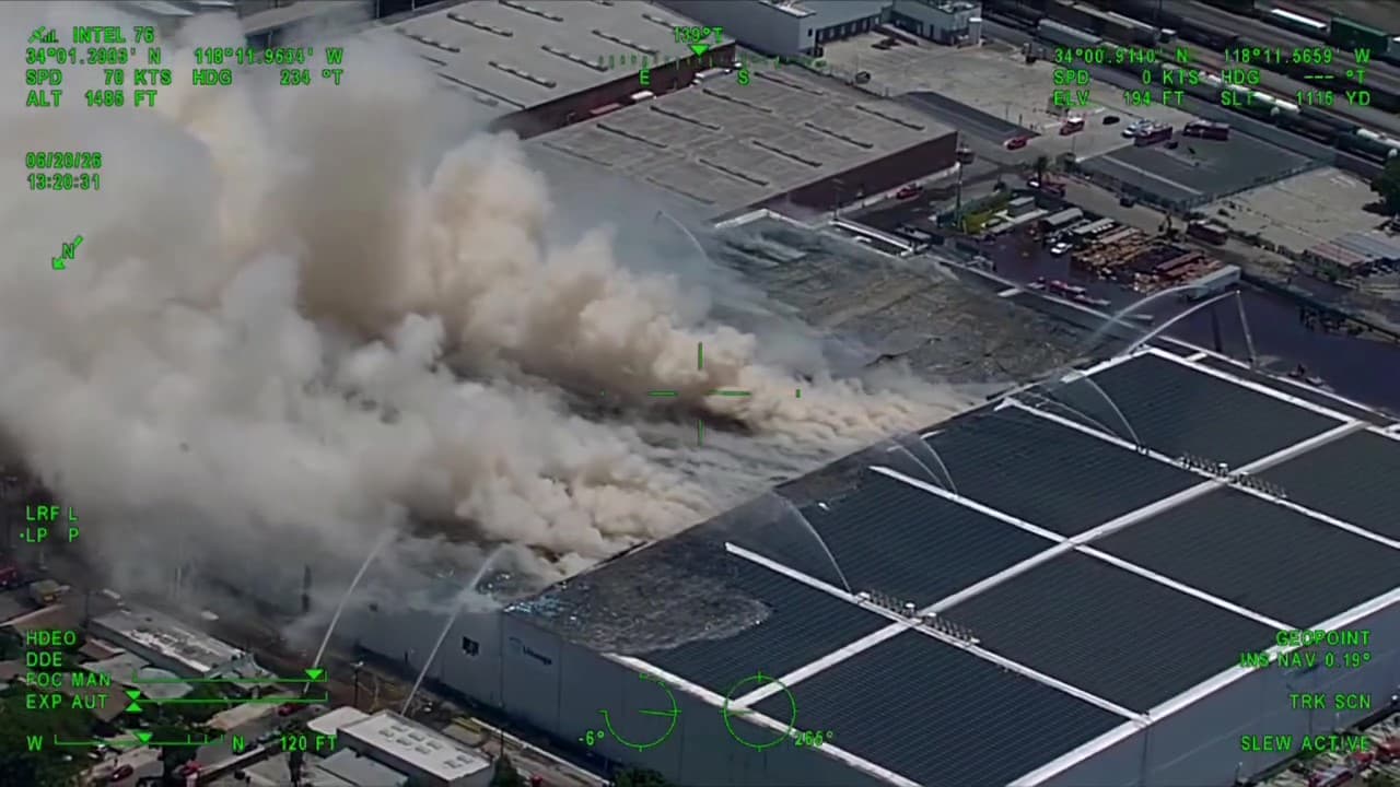 Los Ángeles declara emergencia por incendio en almacén de Boyle Heights