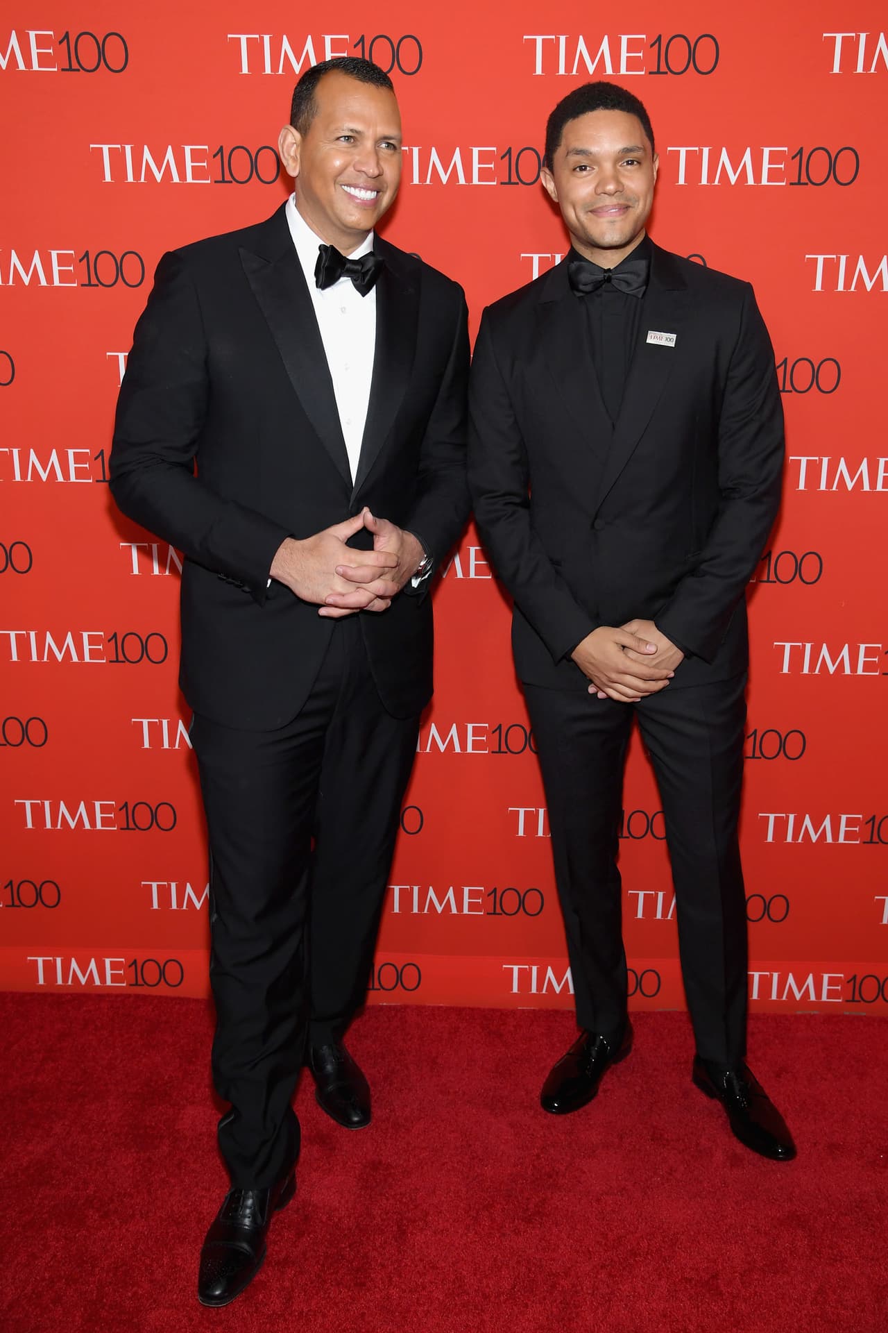 Y no crean que Alex Rodríguez solo posó junto a Jennifer López. Aquí lo vemos junto al comediante y conductor sudafricano, Trevor Noah.