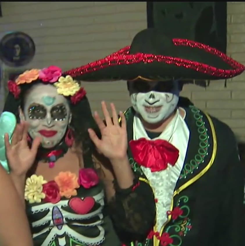 Pachanga en grande fue la fiesta de Halloween de La Qué Buena 105.1 en Quinta de los Reyes. Mira el ambiente y los preparativos del pachangón.