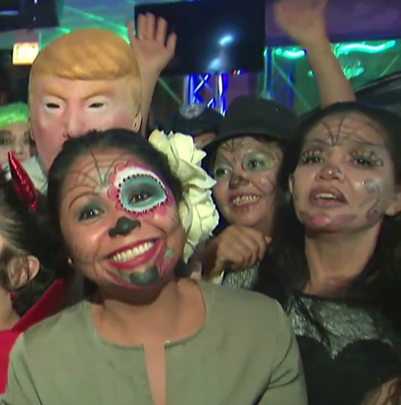 Pachanga en grande fue la fiesta de Halloween de La Qué Buena 105.1 en Quinta de los Reyes. Mira el ambiente y los preparativos del pachangón.