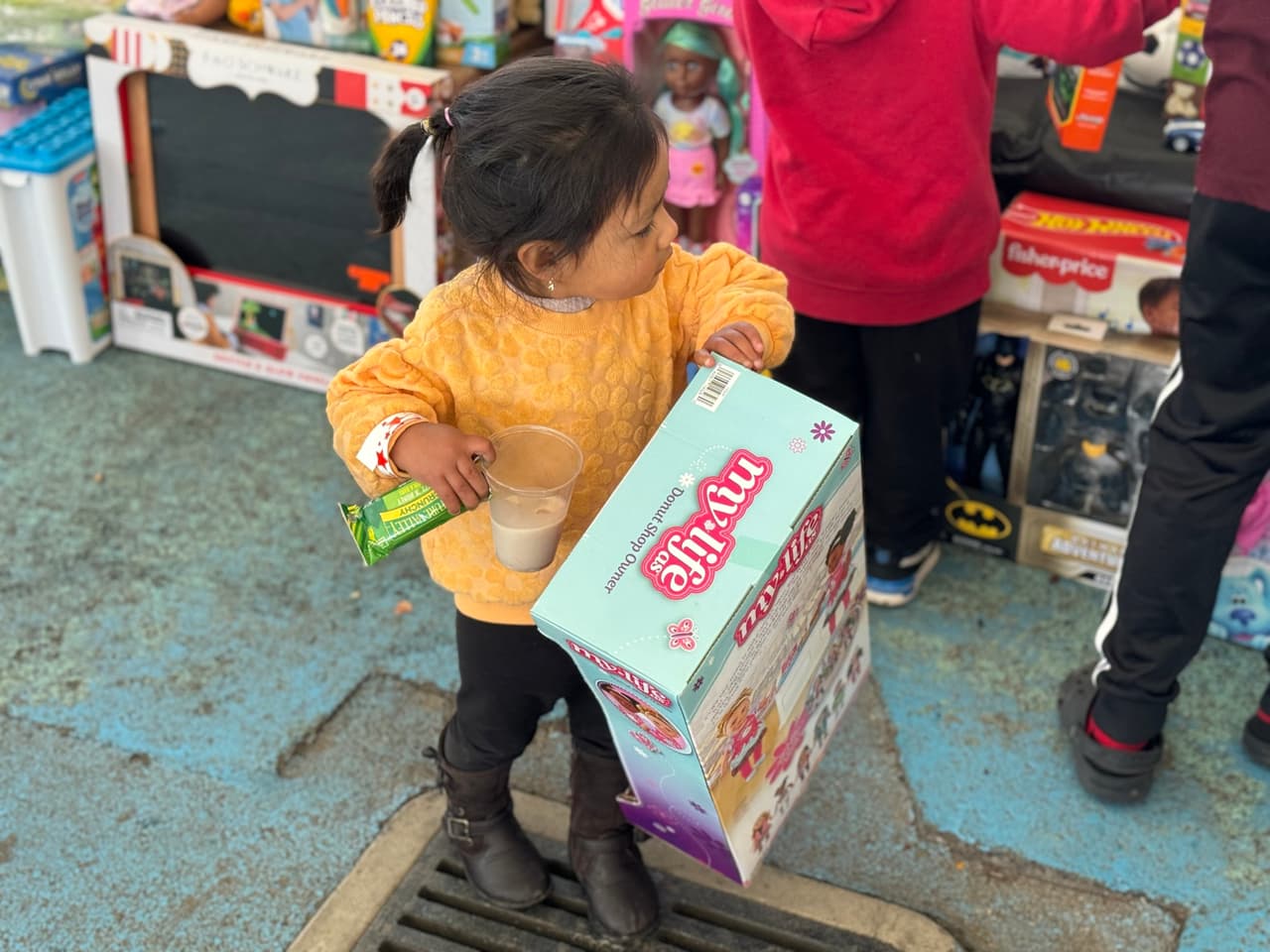 Este evento sirvió como plataforma para que los funcionarios participantes proporcionaran recursos informativos a los miembros de la comunidad.