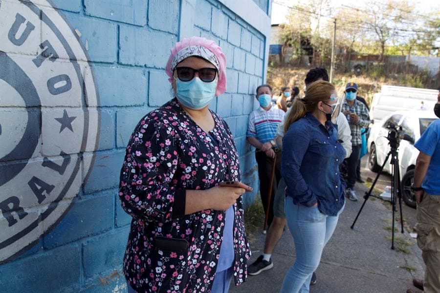 Los aspirantes a la candidatura presidencial por el Partido Nacional, al que pertenece el actual presidente, son Mauricio Oliva, presidente del Parlamento, y Nasry Asfura, alcalde de Tegucigalpa.
<br>
<br>Los nominados por Libre son Xiomara Castro, esposa del expresidente Manuel Zelaya, Nelson Ávila, Carlos Eduardo Reina y Wilfredo Méndez.
<br>
<br>Y por el Partido Liberal los precandidatos son Luis Zelaya, quien perdió en los comicios generales de noviembre de 2017; el exministro de la presidencia Yani Rosenthal, y el diputado Ángel Darío Banegas.