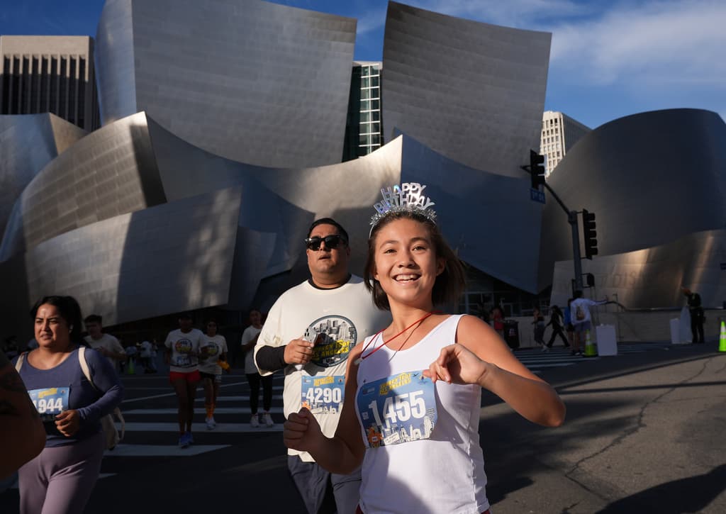 El evento ofreció cuatro opciones de distancia: un dash infantil de media milla, una fun run de 1 milla para familias, un 5K principal y un 10K. Los organizadores incluyeron también una opción virtual de 5K/10K que permitió la participación de corredores desde ubicaciones remotas.