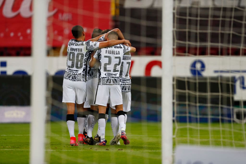 Tras la expulsión de Angulo (26’), los rojinegros jugaron con 10 hombres gran parte del cotejo. Henry Martin (39’) abrió el marcador desde el manchón penal. Hacia el final del juego, apareció Richard Sánchez (90+4’) para sellar el resultado. En la J8, América recibirá al Pachuca, mientras que Atlas visitará Toluca.