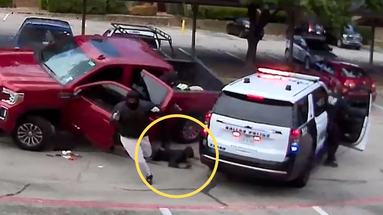 Momento en que Deantae Moore cae abajo de la camioneta.