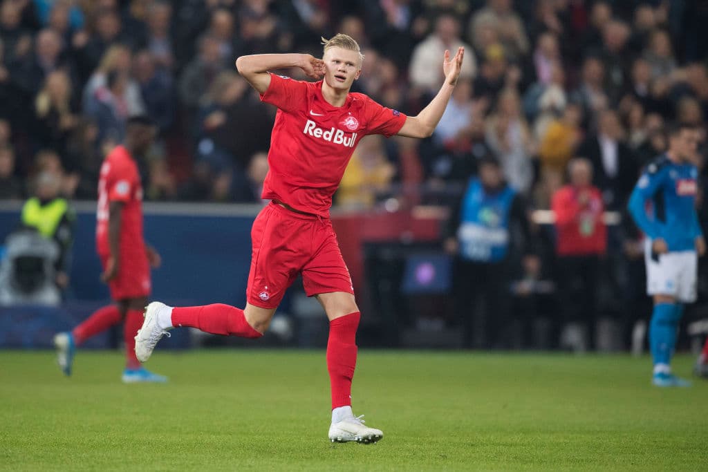 El Napoli derrota 2-3 al Red Bull Salzburg con goles de Mertens (2) e Insgine; por los locales descontó Haland (2).