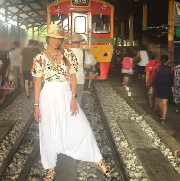 Galilea Montijo desde el mercado flotante de Damnoen Saduak, Tailandia.