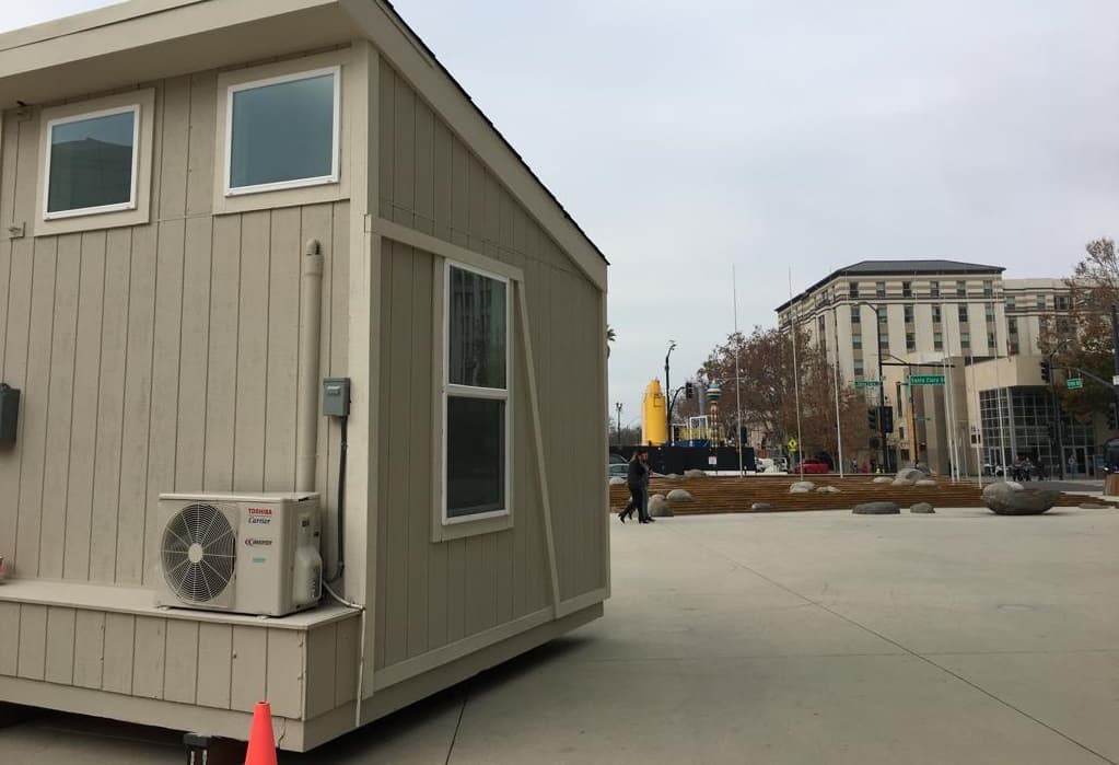 Presentan prototipo de mini casas para desamparados en San José