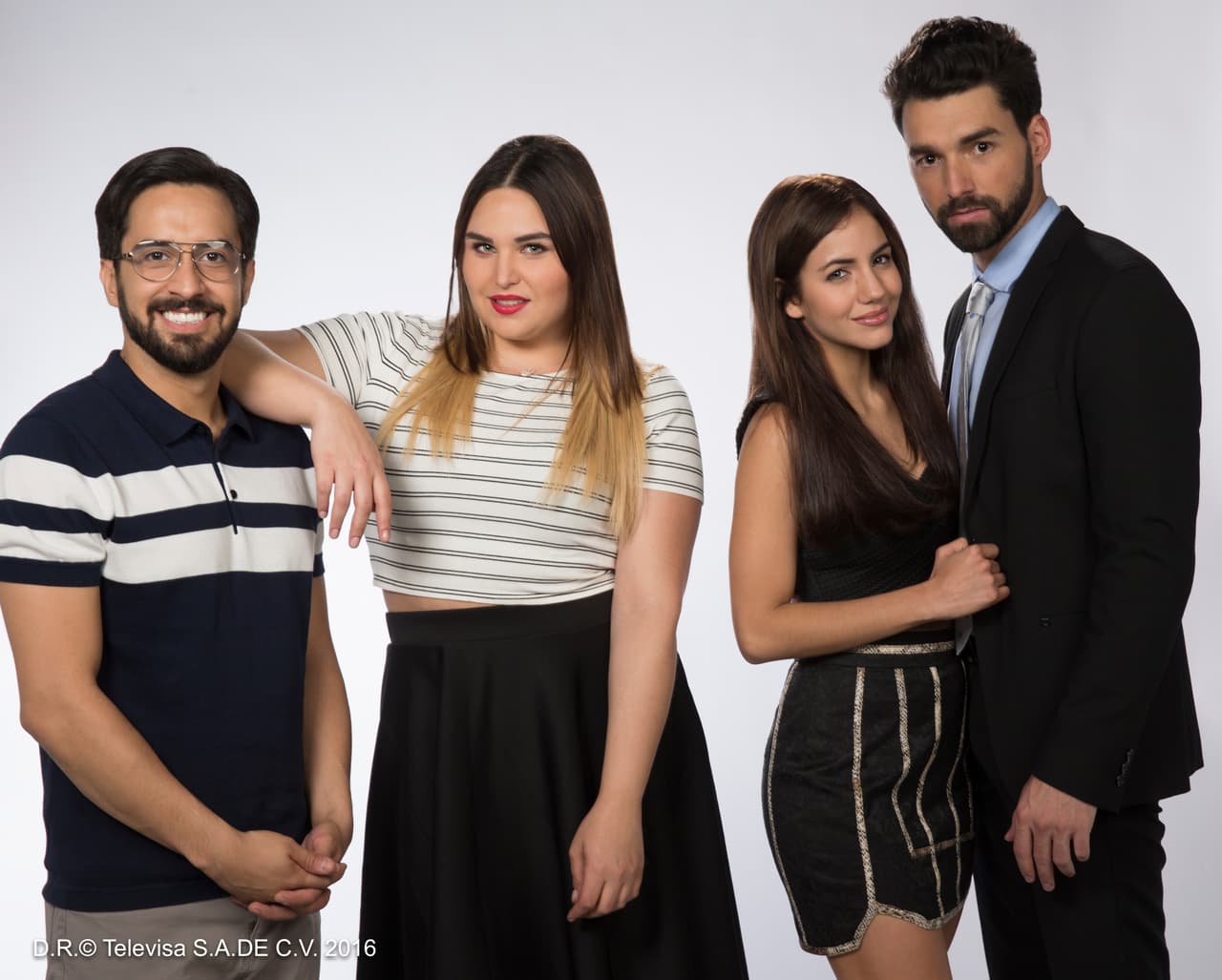 Estefanía Villareal se suma a esta historia como Frida, ella es extrovertida y goza de una buena posición económica. Es la mejor amiga de Maia.