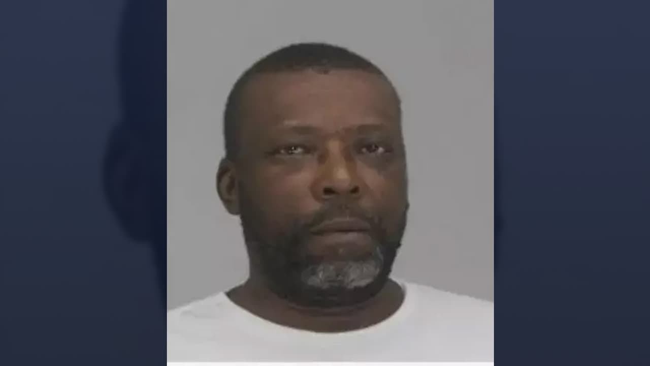 Arrestan a hombre por tiroteo afuera de gasolinera que dejó un muerto y un herido