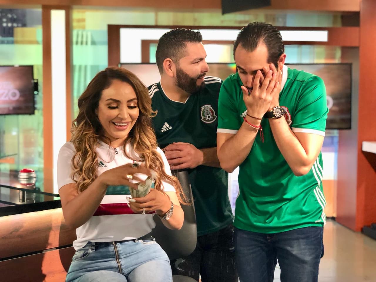 Así de impresionado quedó
<b><a href="https://www.univision.com/temas/el-compa-ivan">El Compa Ivan</a></b> después de escuchar esta noticia.