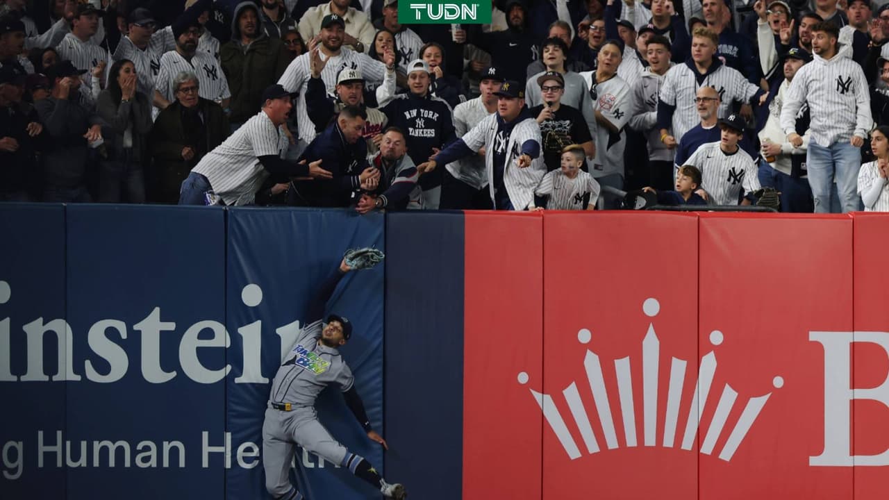 Yankees, eliminados de Playoffs por interferencia de fan en las gradas