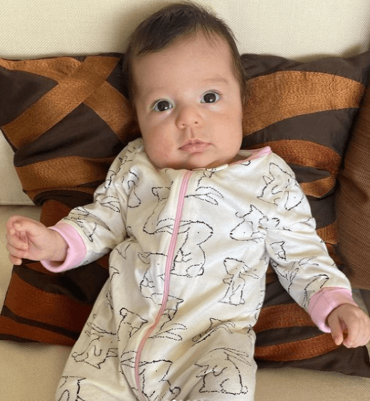 En la siguiente imagen, aparece la pequeña Emily en mameluco.
<b>“Para mí en lo personal ha sido un año muy bendecido por la llegada de mi hija a este mundo completamente sana”</b>, destacó.
<br>