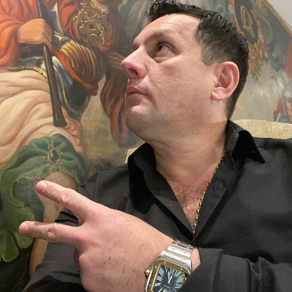 Aunque él se ha defendido revelando que recibió siete impactos de bala y que tiene la documentación requerida, así como pruebas de que no fue él quien cuadró la presentación de Valentín en Reynosa, las dudas seguirán existiendo mientras no se resuelva el caso.