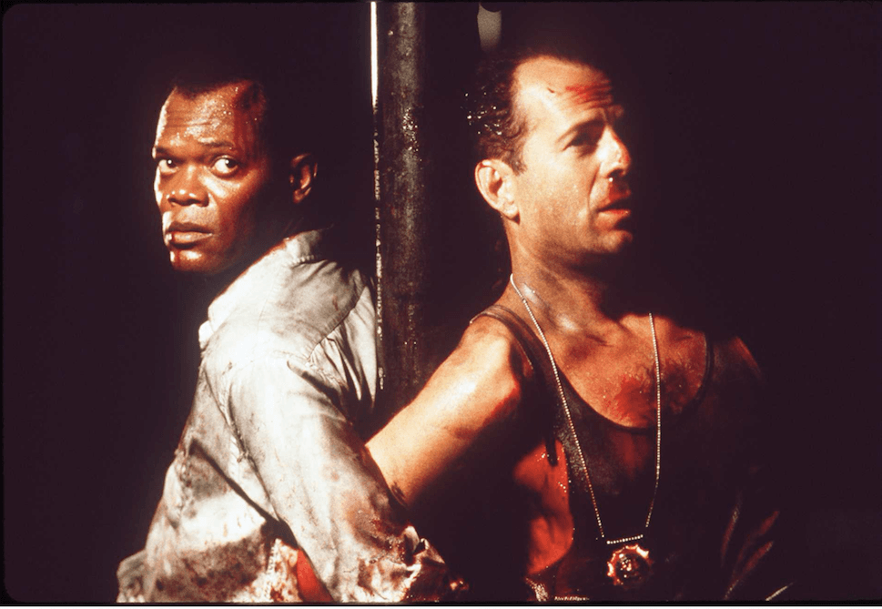 El director John McTiernan quería una película de acción con todo el ruido posible, por lo que pidió que la sonorización fuera extra fuerte incluso desde la grabación. También se reveló que Willis tuvo que usar un tipo de calcetín del color de su piel, debido a que en gran parte de las escenas estaba descalzo.